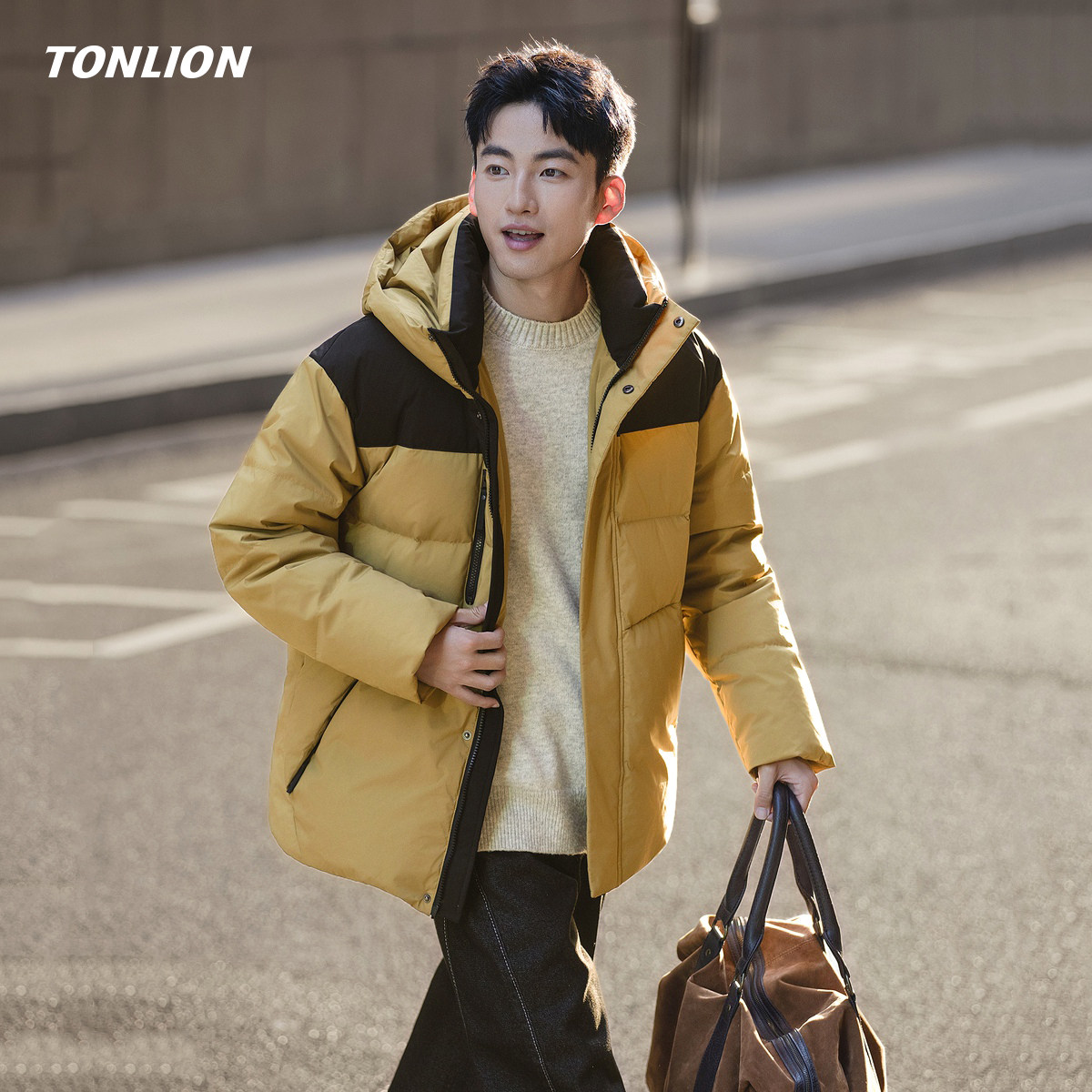 唐狮短款羽绒服男2025冬季新款韩版撞色拼接宽松连帽加厚保暖外套