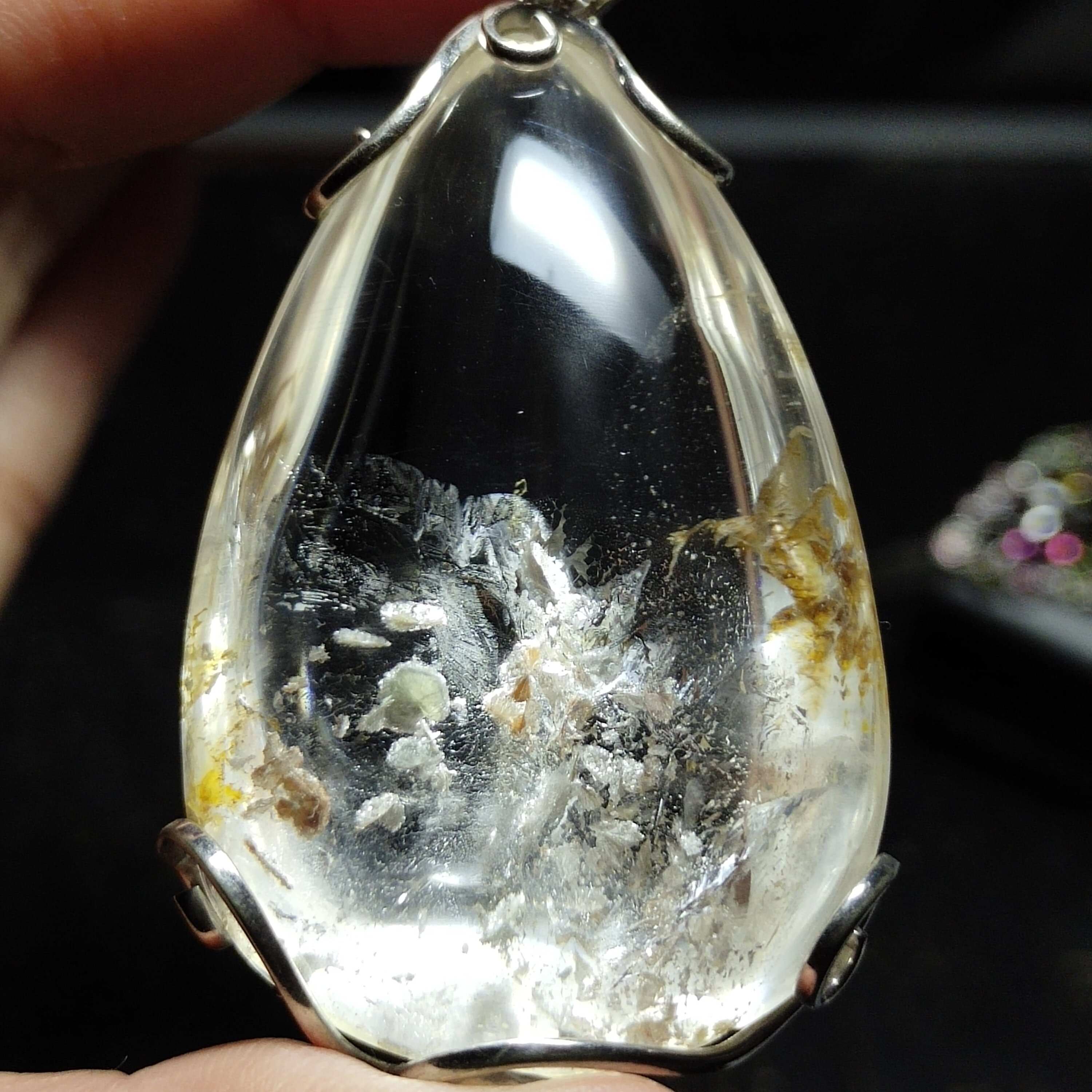 黄胶花彩绿幽灵绿千层山水晶吊坠