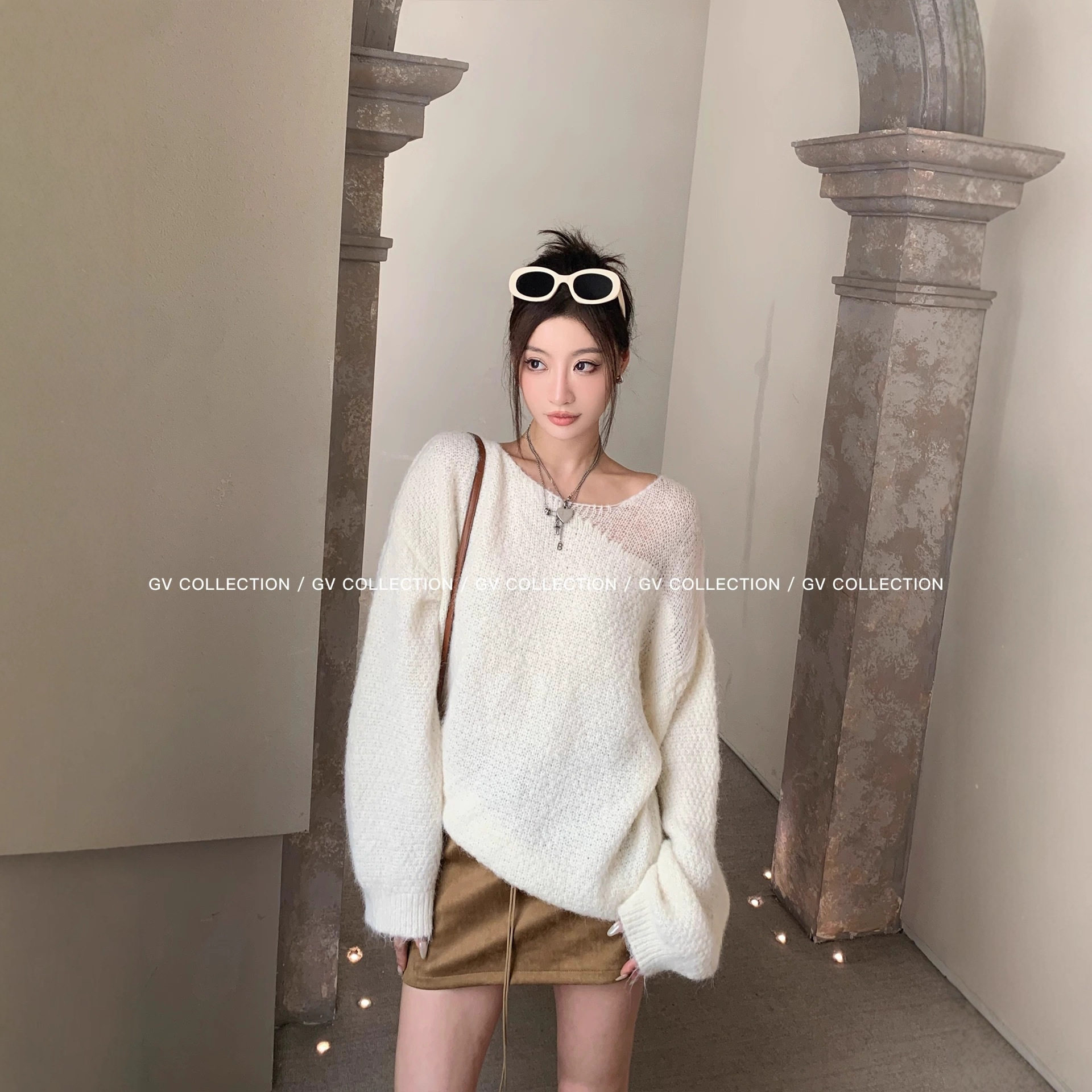 秋季新款女装宽松慵懒韩系套头上衣 斜肩半透设计感罩衣针织薄衫
