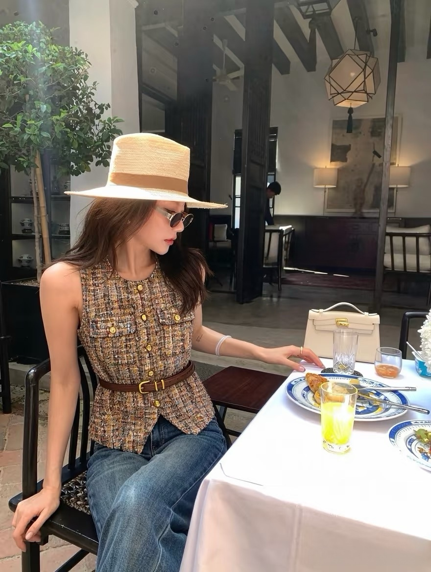 秋季小香风羊毛粗花呢马甲女复古金扣圆领无袖收腰叠穿外搭背心