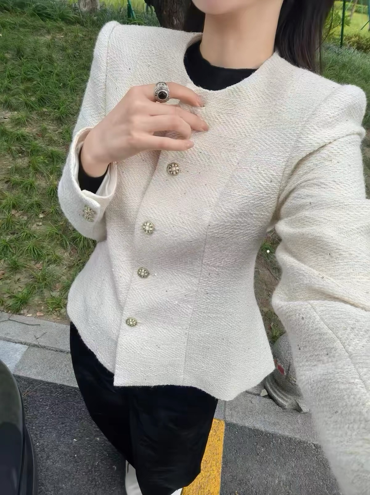 白色羊毛亮片小香风外套女圆领收腰显瘦长袖轻奢精致短款上衣