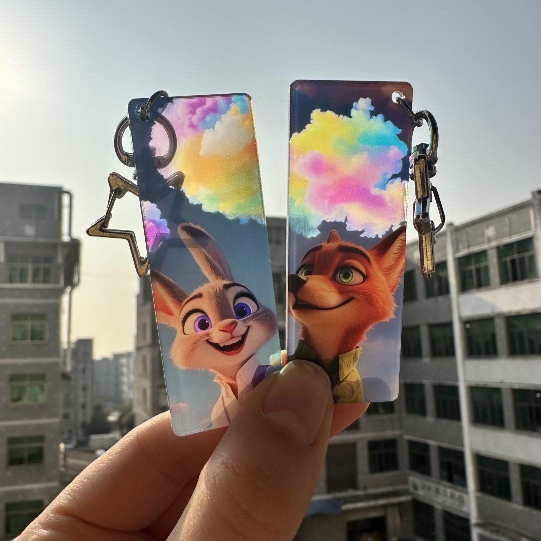 新款疯狂动物城2钥匙扣情侣可爱挂件亚克力尼克兔朱迪发光眼睛条