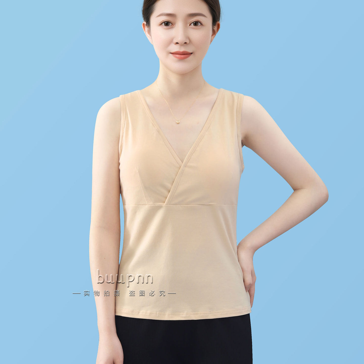 带胸垫女士薄款V领打底背心图片