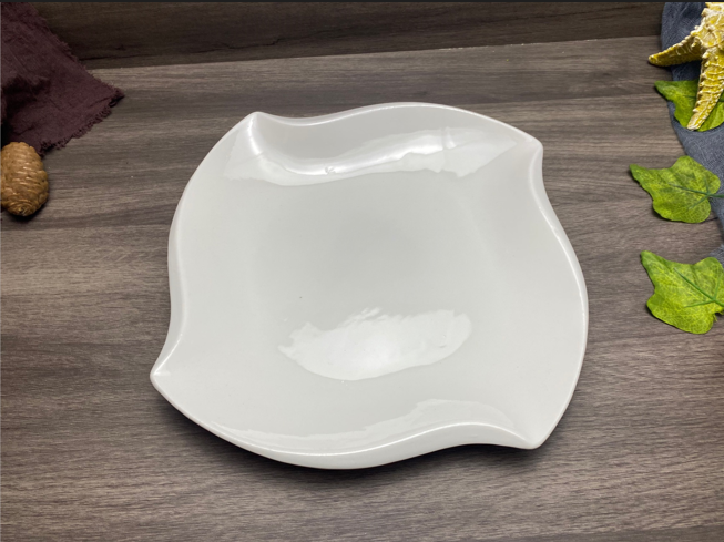 白色陶瓷转角盘饭盘西餐盘不规则餐盘异形盘风车菜盘酒店餐饮菜盘