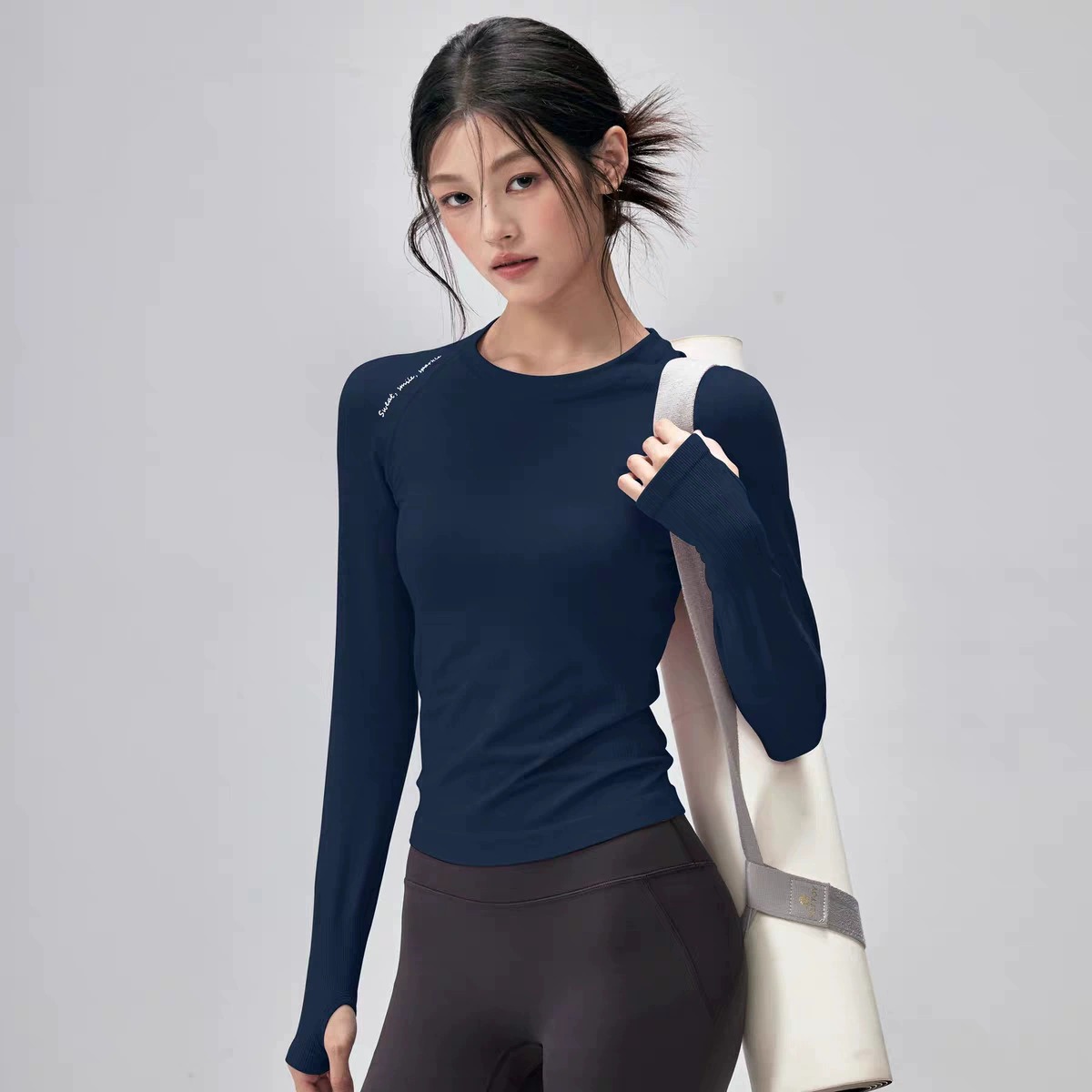 圆领长袖修身显瘦瑜伽t恤女外穿