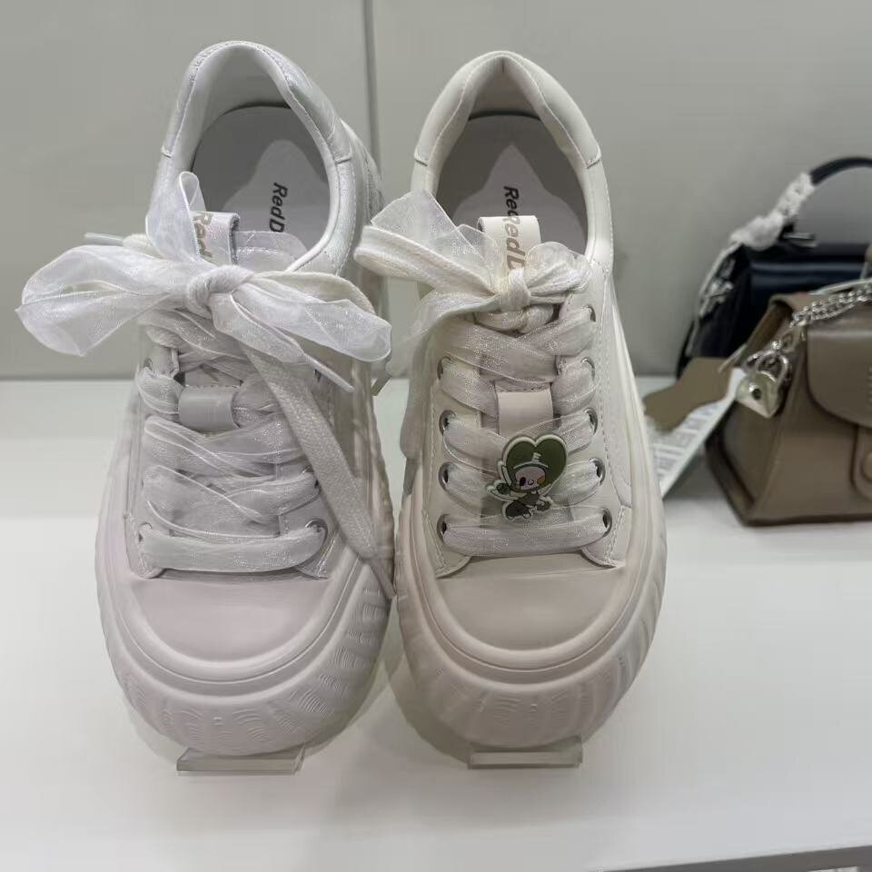 红蜻蜓女士休闲小白板