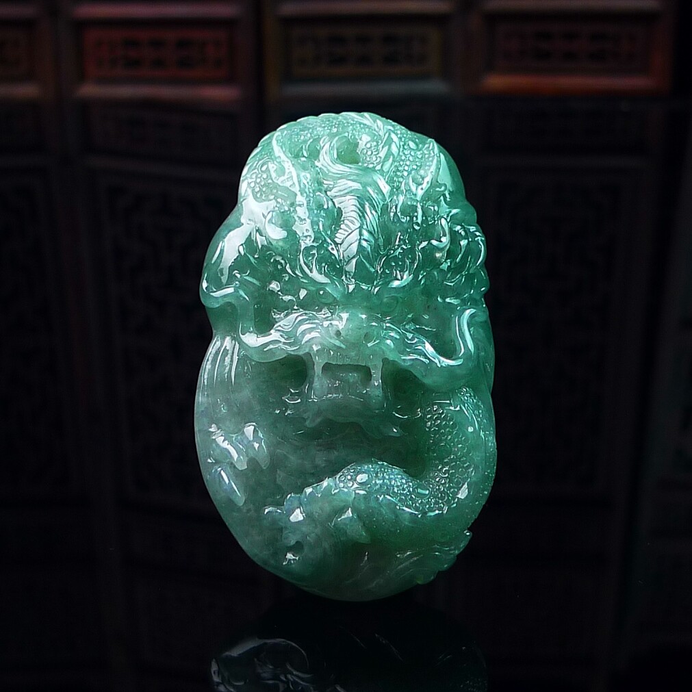 蓝水翡翠龙缅甸天然翡翠龙牌玉石