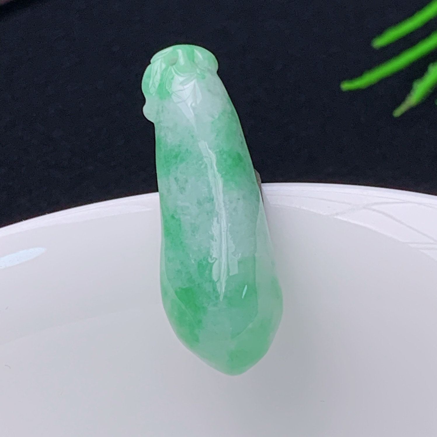 缅甸天然翡翠A货绿色福瓜玉石