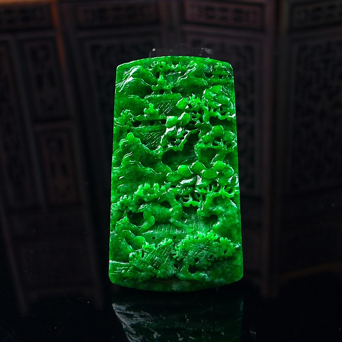 缅甸天然翡翠A货满绿山水玉石 辣绿翡翠山水吊坠 有山有水有贵人