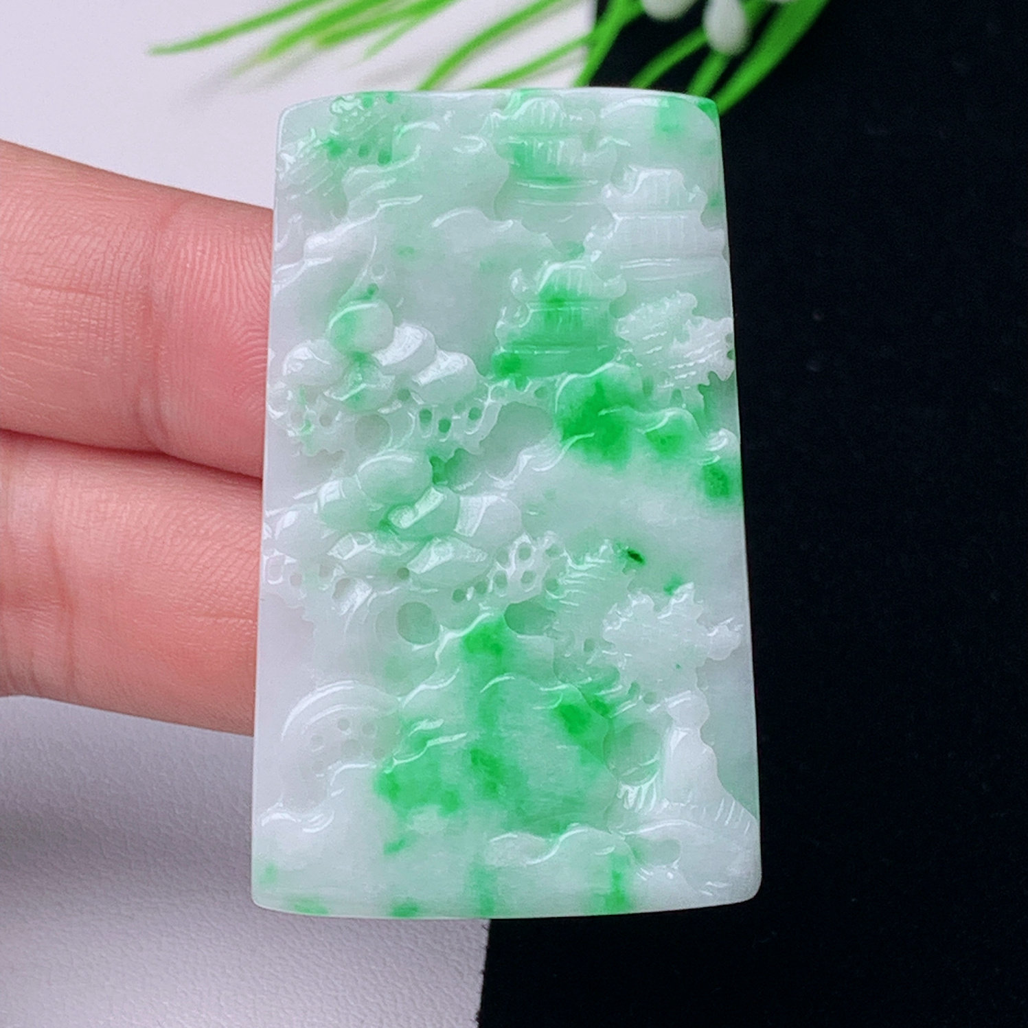 缅甸天然翡翠A货阳绿山水玉石