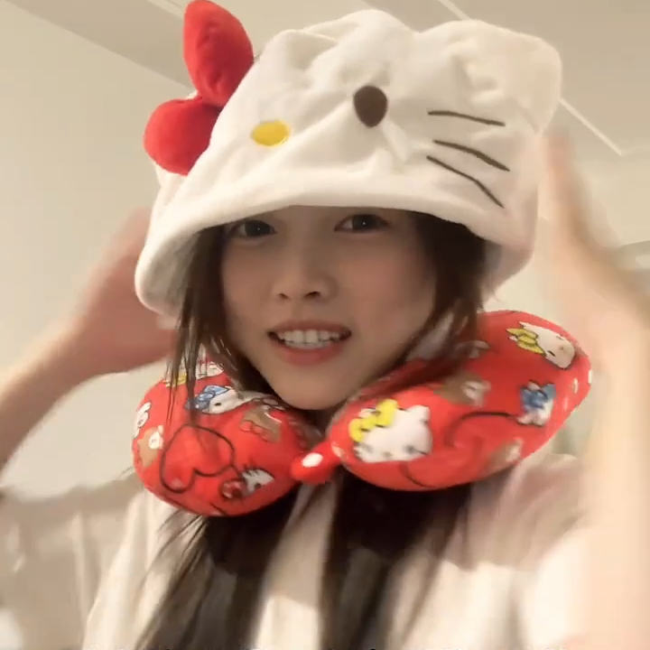 hellokittyU型枕迪士尼护颈枕雪莉玫连帽办公室午休帽子飞机枕头