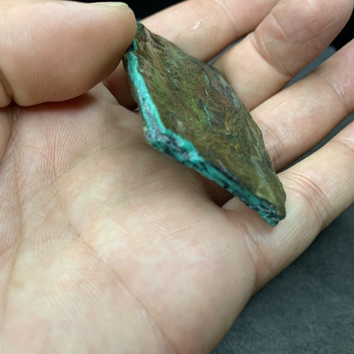 E8天然原矿高瓷绿松石挂牌片料雕刻加工手把件矿标摆件薄片矿石