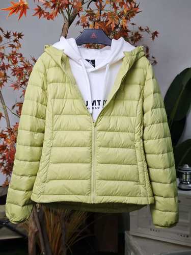 悍途轻薄羽绒服女秋冬新款防风保暖显瘦运动休闲短款外套38Y048B