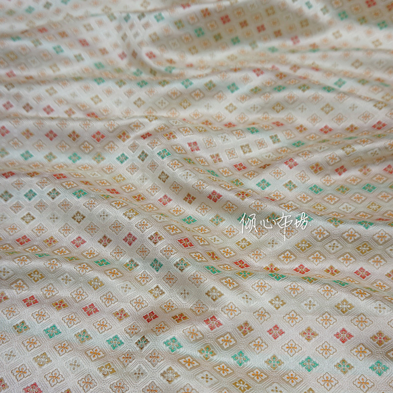 米白色多彩柿蒂纹小菱形小格子提花织锦缎布料丝绸缎子宋锦面料