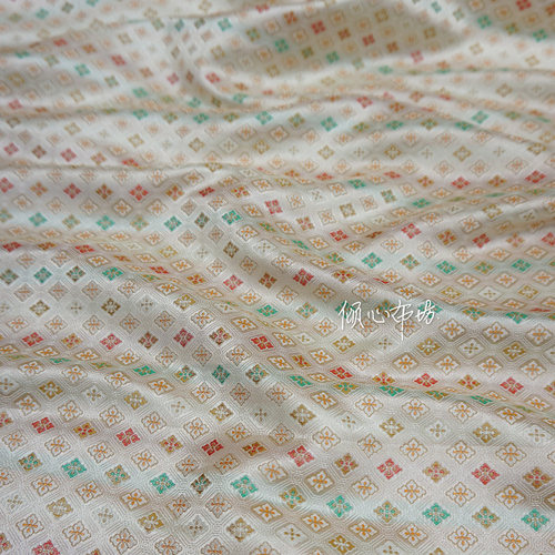 米白色多彩柿蒂纹小菱形小格子提花织锦缎布料丝绸缎子宋锦面料