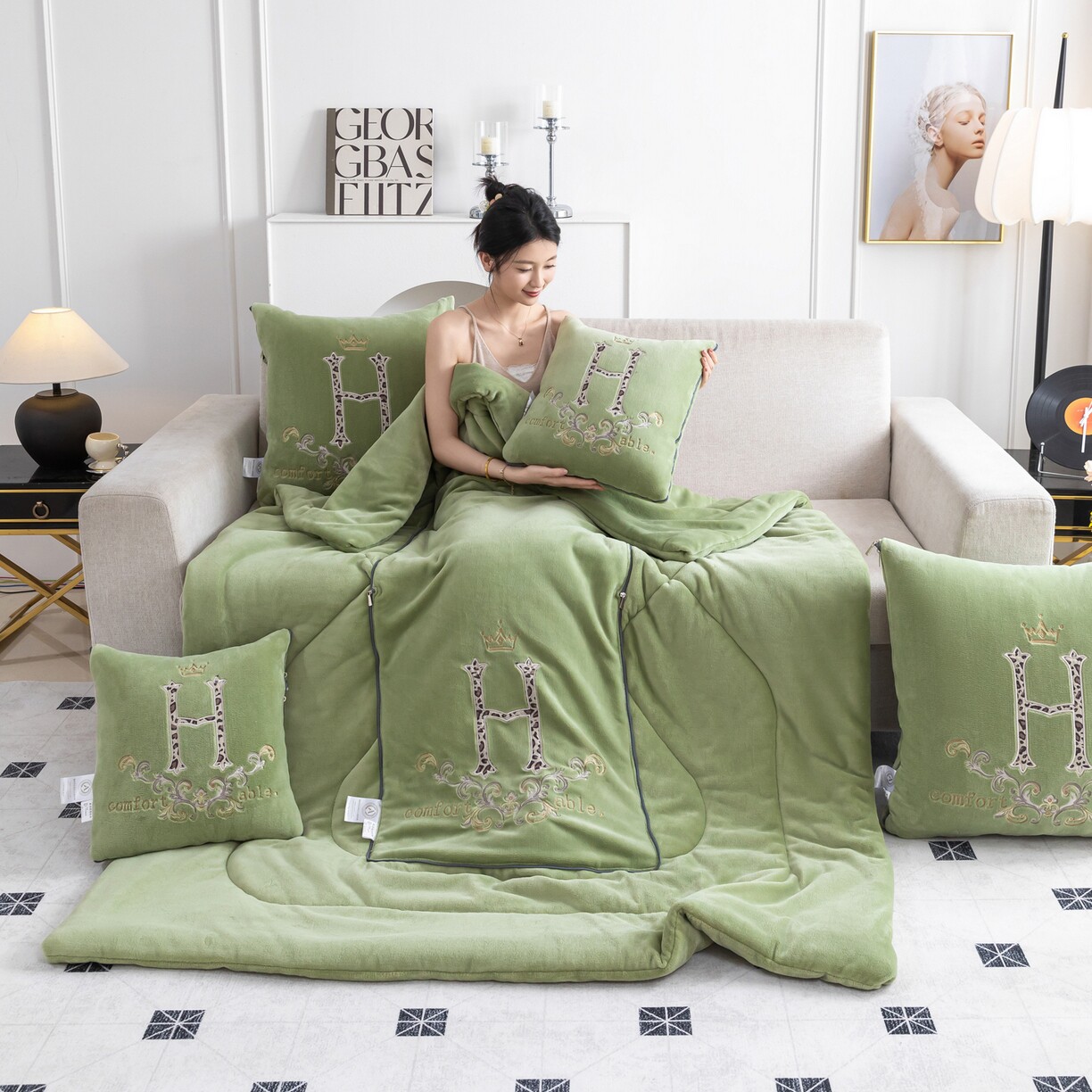 欧式轻奢加大加厚秋冬抱枕被子两用二合一车载靠枕办公室午睡被子