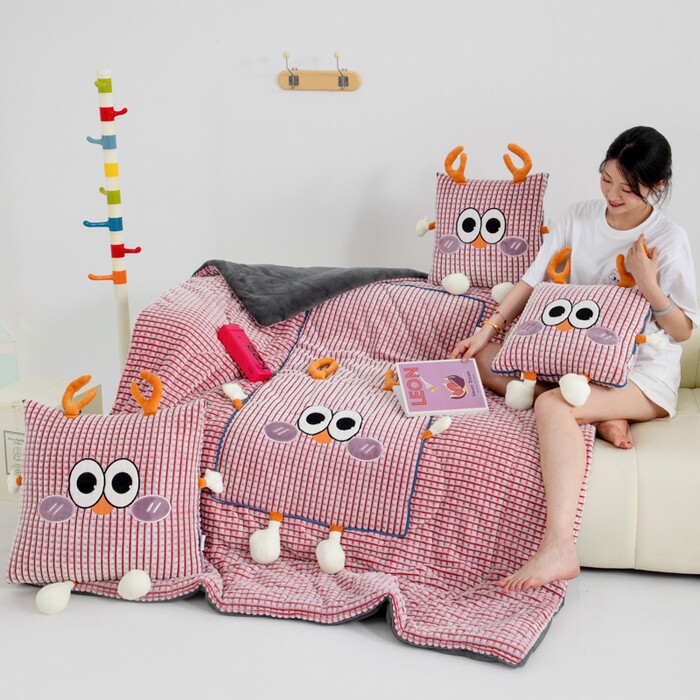 可爱卡通牛奶绒抱枕被子两用加厚多功能二合一折叠汽车载沙发午睡
