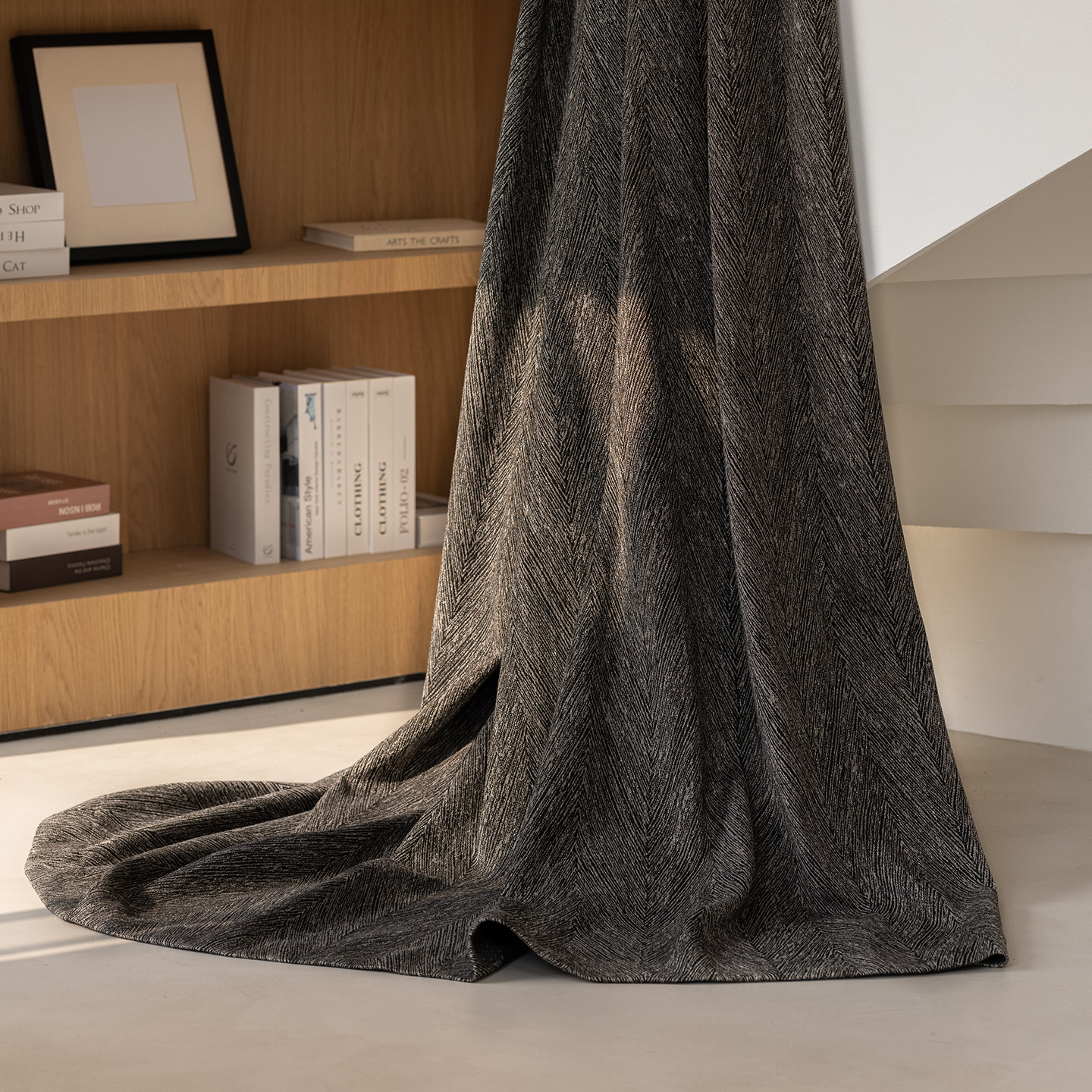 意式极简雪尼尔棉麻窗帘客厅卧室高级感鱼骨纹黑色全遮光布料定制