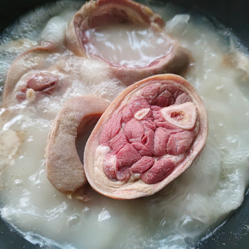 火腿风干腊猪脚杆2斤烧好切好