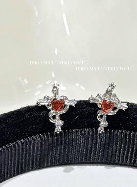 Maywct 红色小蛇缠绕十字架爱心耳钉甜酷小众设计感钛钢平底耳骨
