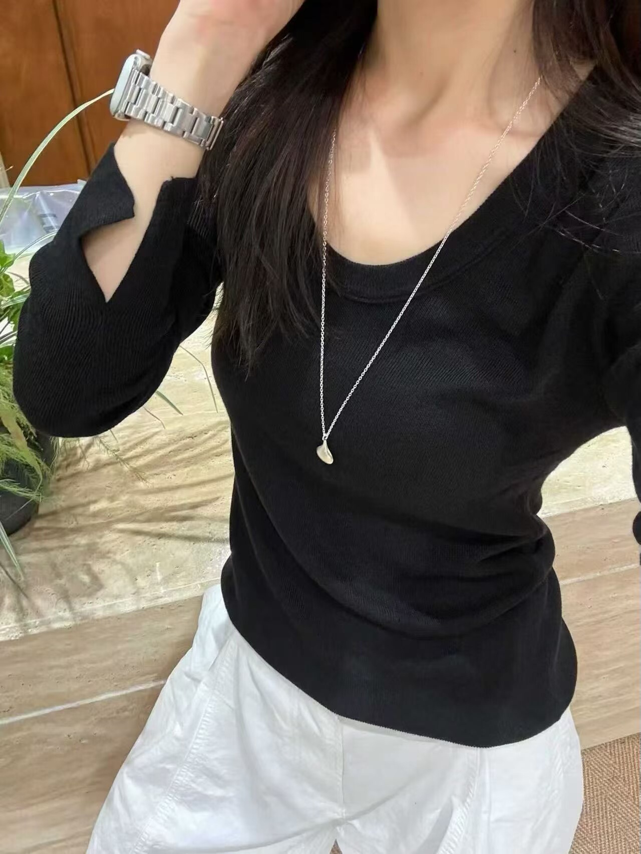 25秋冬韩版复古u领纯色绵羊毛袖口开叉修身显瘦针织衫女打底毛衣