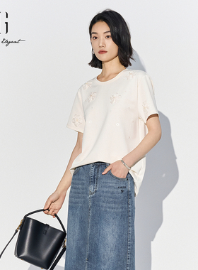 XG雪歌2025夏新款精致花朵刺绣米白色圆领T恤女短袖XL201521A860