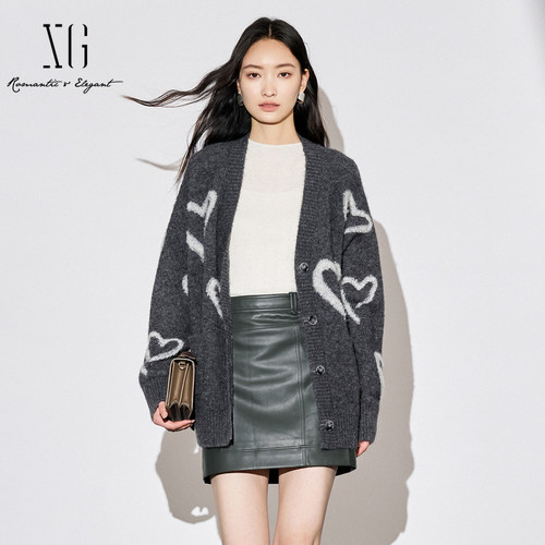 XG雪歌2025秋款趣味爱心提花慵懒宽松针织开衫外套女XL311587B884