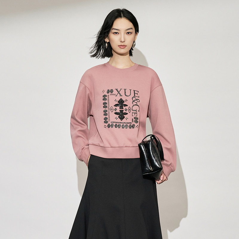 XG雪歌2025冬款个性提花慵懒宽松休闲通勤套头卫衣女XK401017B216