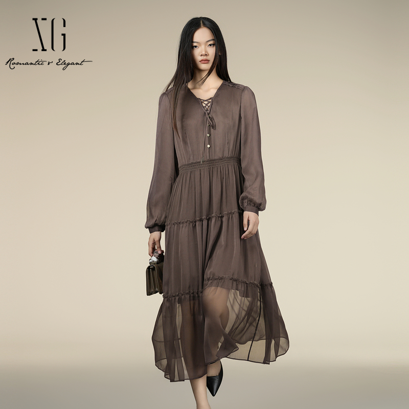 XG雪歌法式复古透视纱裙2025秋新款收腰大裙摆连衣裙XK304022A272