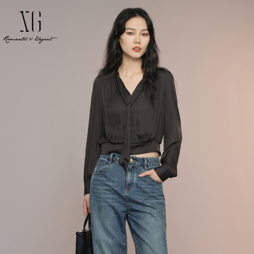 XG雪歌法式优雅黑色缎感衬衫女2025秋飘带领长袖衬衣XK321026A390