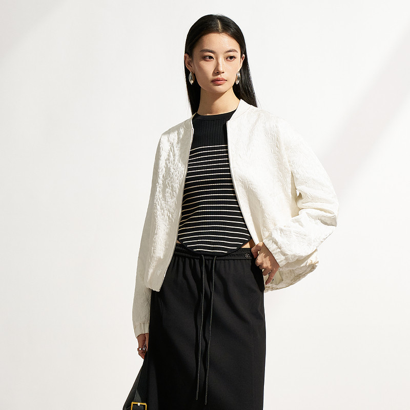 XG雪歌2026春miu系通勤国风缎感刺绣提花短款外套女XM107505A891