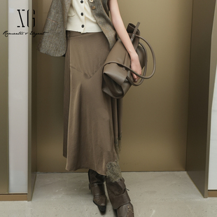 XG雪歌25秋优雅花边拼接垂坠感半身裙女通勤缎感长裙XK303014A274