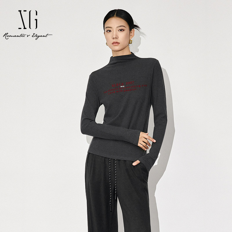 XG雪歌25秋款通勤修身百搭字母印花半高领T恤女长袖XL301836A884
