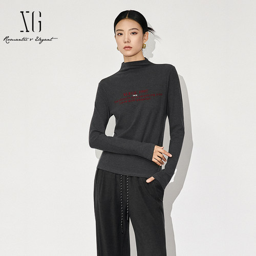 XG雪歌25秋款通勤修身百搭字母印花半高领T恤女长袖XL301836A884