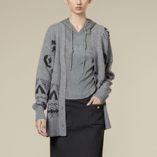XG雪歌25冬款 外套女XK411009B281 复古提花宽松慵懒淡人感针织开衫