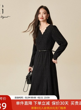 xg雪歌优雅V领连衣裙女冬2024新款显瘦黑色高腰长裙XJ404017A490