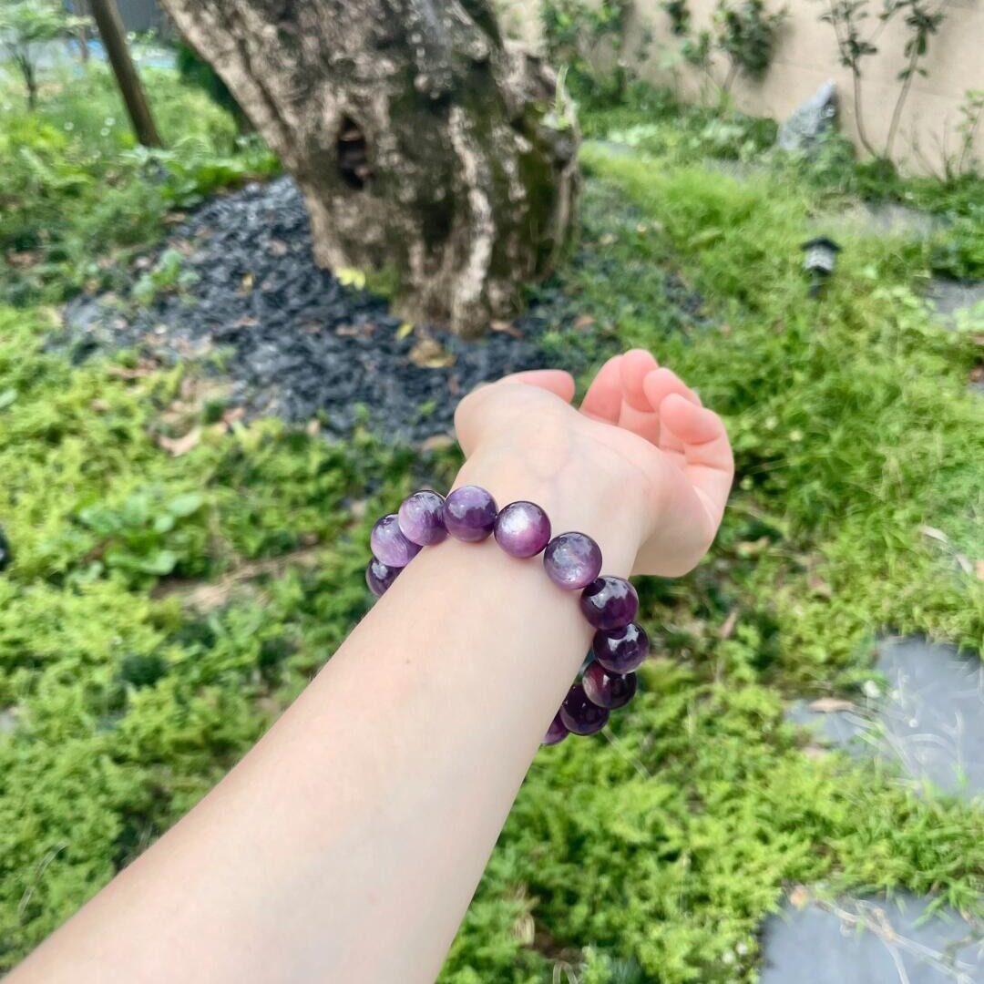 天然紫锂云母手串 紫葡萄色龙磷云母猫眼手链巨峰葡萄酒红手链