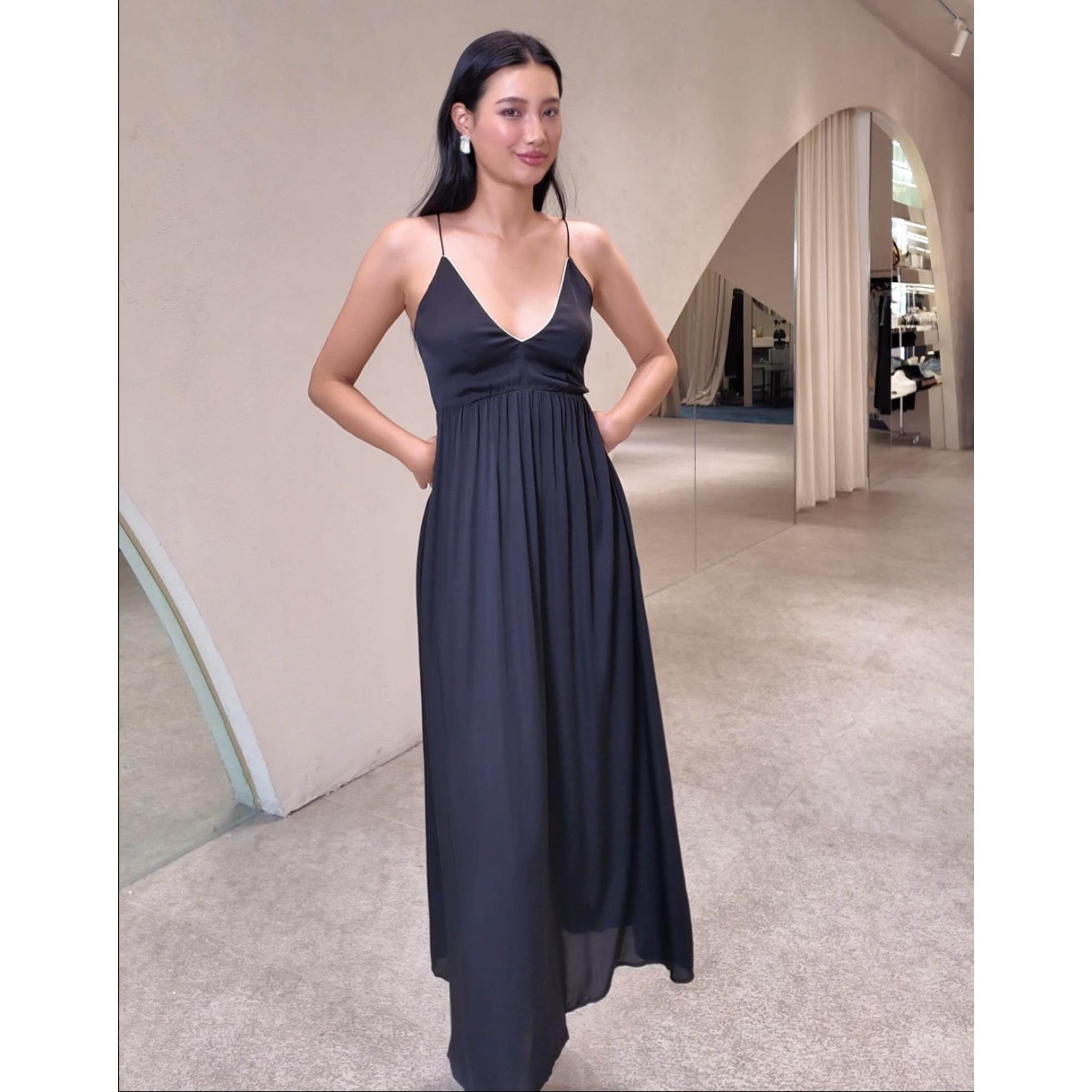 黑色Dakota连衣裙 度假派对连衣裙瑞典CHARLOTTAGandolfo显瘦深V