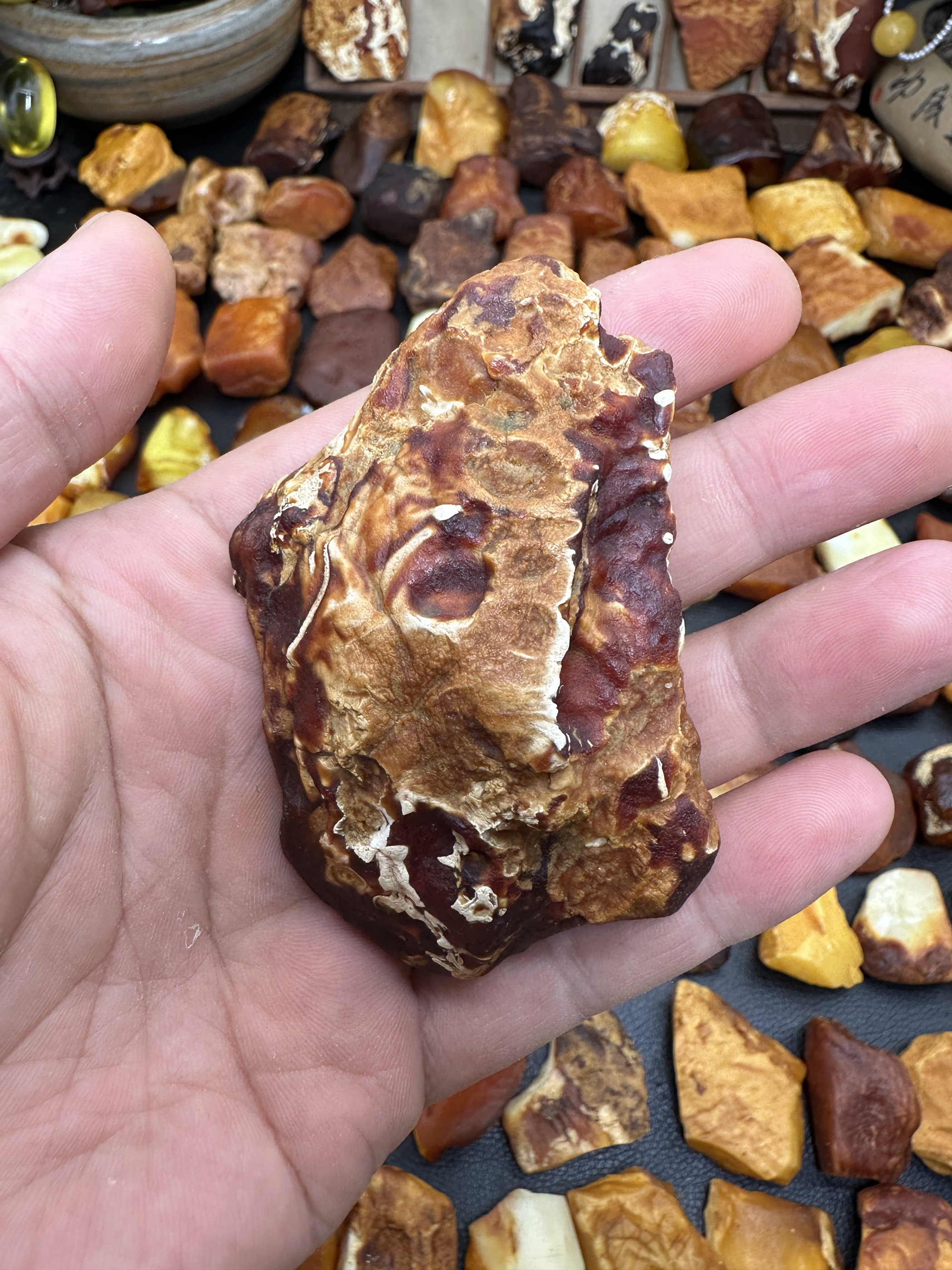 中杭蜜蜡天然琥珀原石全皮老瓷白沁色牌子挂件吊坠手把件雕刻直播