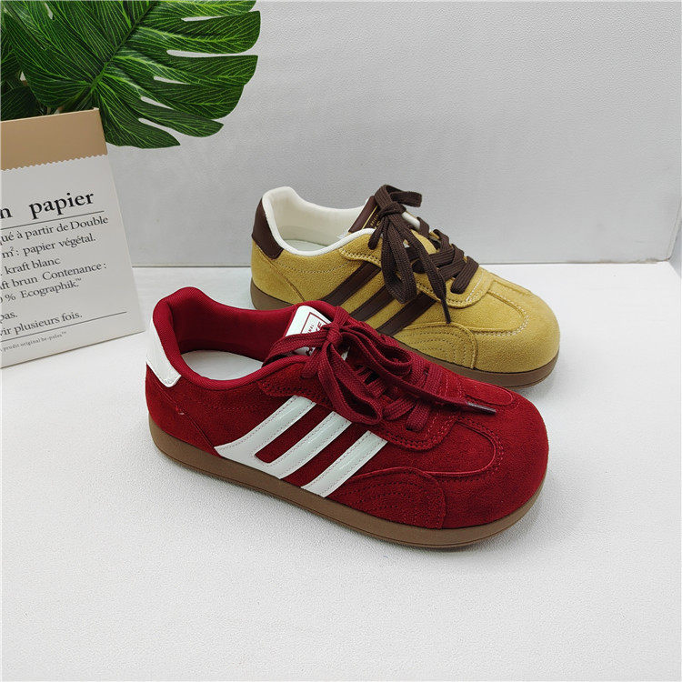 休闲运动风德训鞋女红色绒面圆头平底舒适百搭板鞋,女鞋,德训鞋,淘宝优惠券,粉丝福利购,淘宝优惠卷