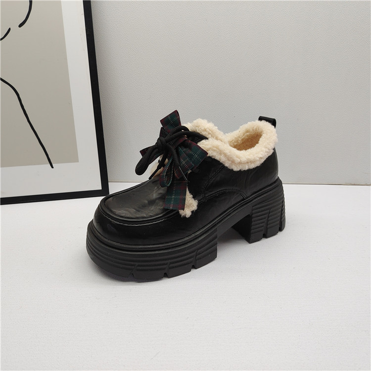 英伦风蝴蝶结系带深口单鞋