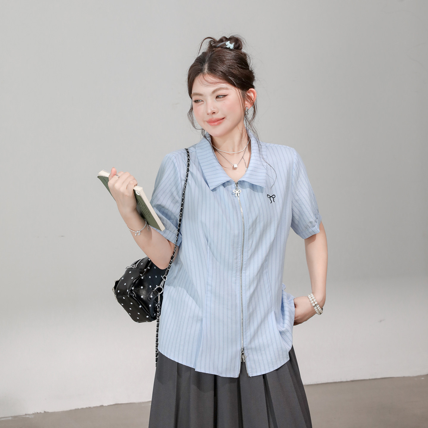 欧尼不胖蓝色条纹双拉链短袖衬衫女2026夏款微胖妹妹显瘦衫衣上衣图片