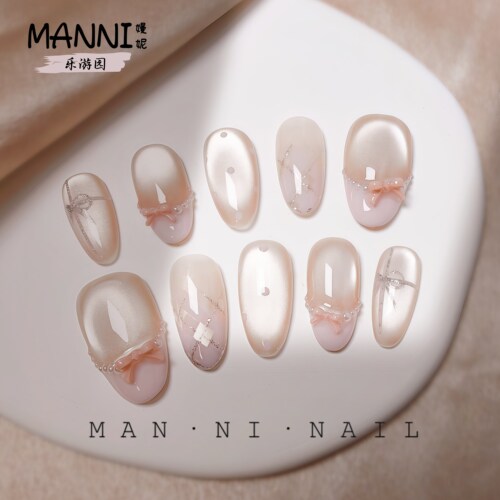 MANNI[乐游园]穿戴甲短款爆闪法式2026新款高级感杏仁甲温柔显白