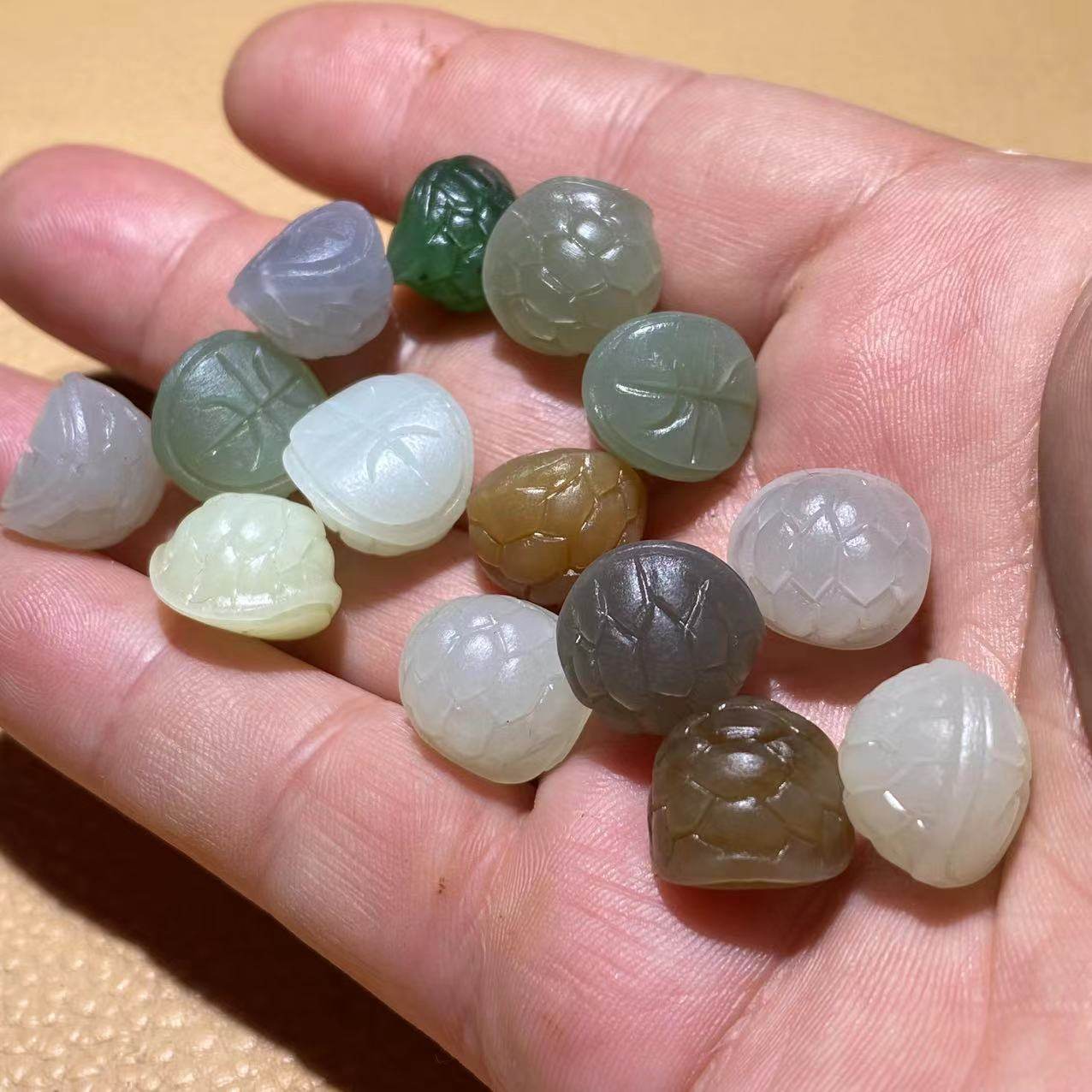 天然和田玉手工雕刻立体小乌龟甲富甲天下招财挂饰小提溜手串配饰