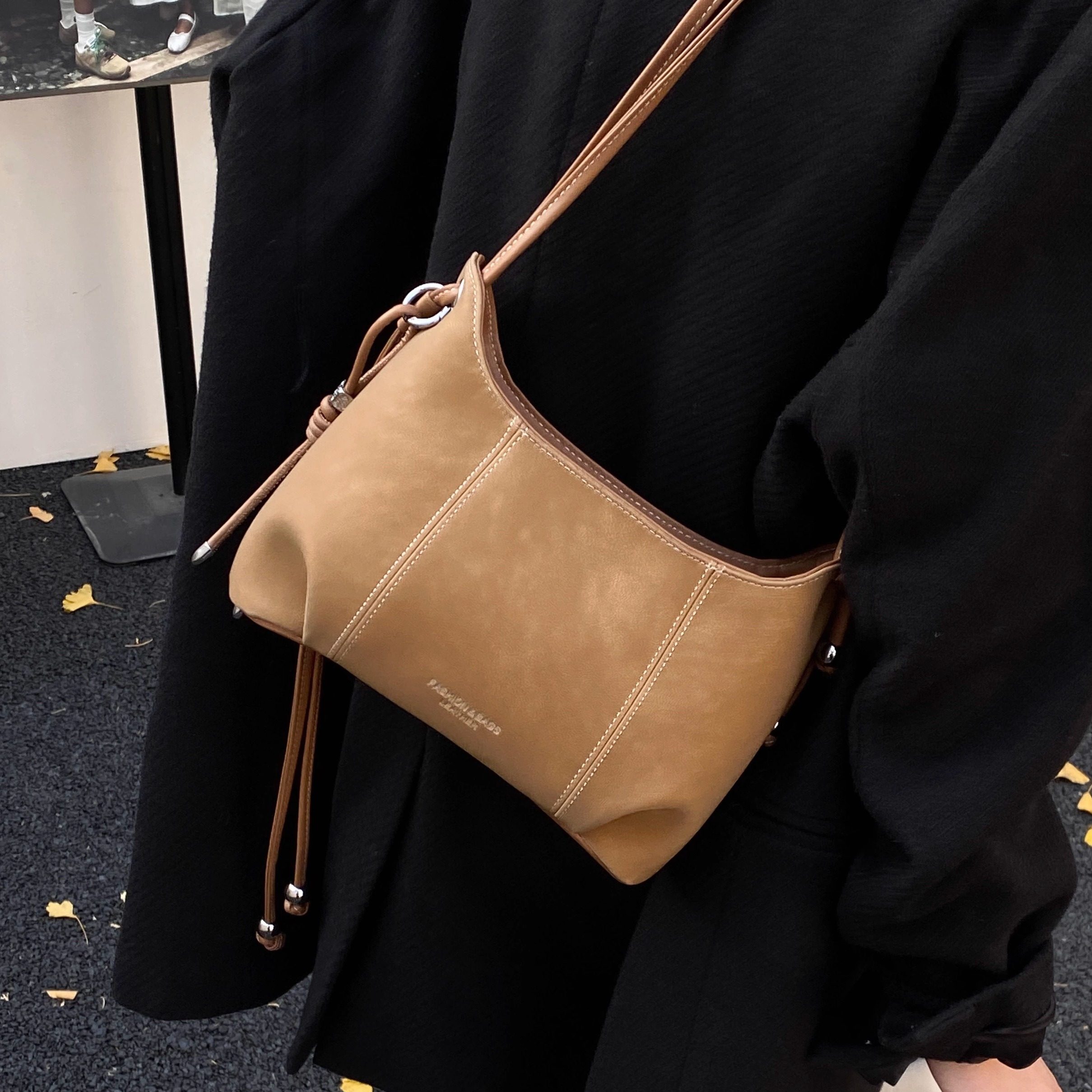 高级质感复古小包包2026新款女包秋冬季流行爆款斜挎包棕色小方包