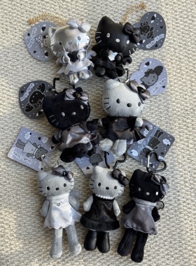【现货秒发】正品NIC日本hellokitty黑皮长腿 炭黑天使毛绒挂件