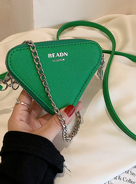 儿童包包网红新款洋气女童宝宝三角斜挎包小男孩时尚潮酷配饰包