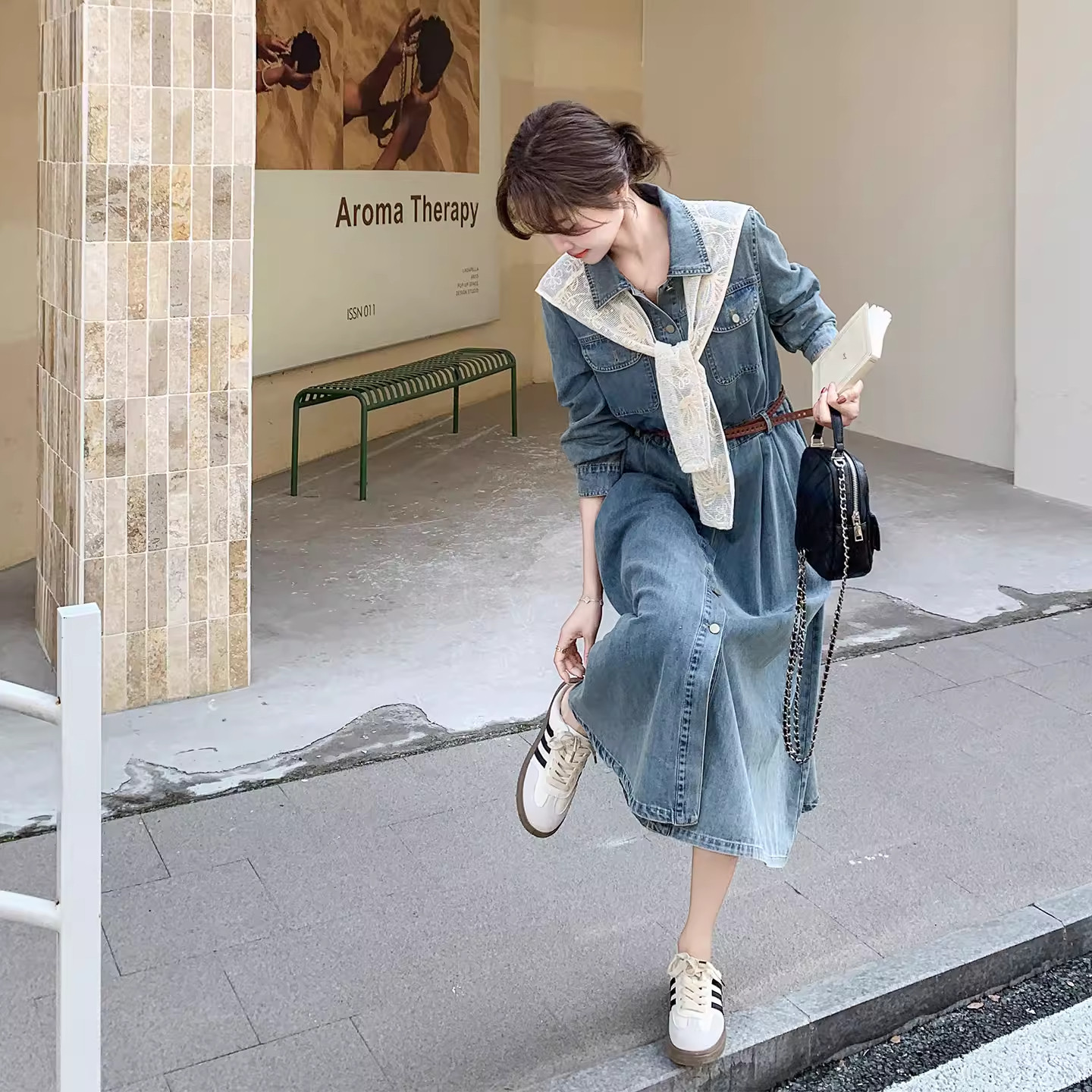 浅蓝色韩系蕾丝披肩牛仔连衣裙女2026春复古小个子收腰显瘦衬衫裙