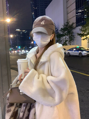 通勤奶呼呼厚实保暖羊羔毛外套