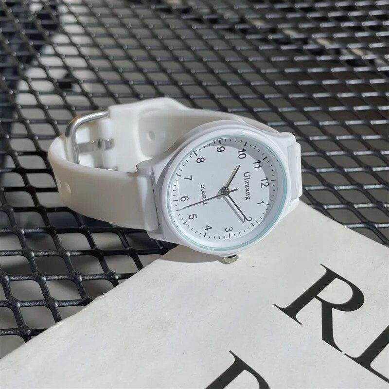 硅胶软带手表女潮流果冻高颜值初中生小众简约时尚学生休闲石英表